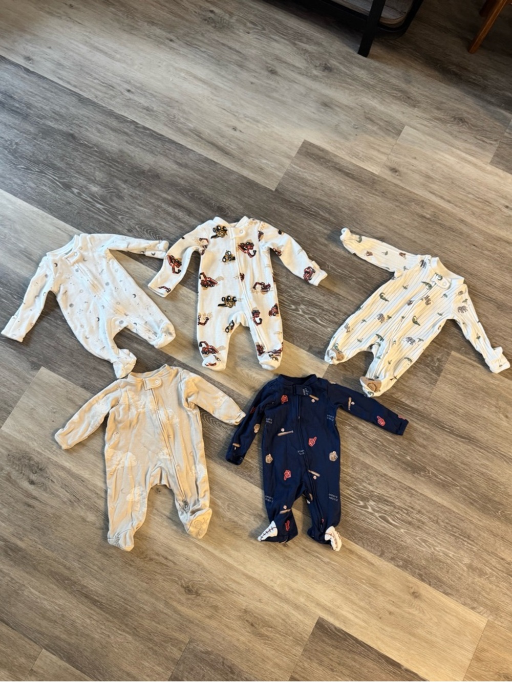 30+ Bundle of newborn baby clothes